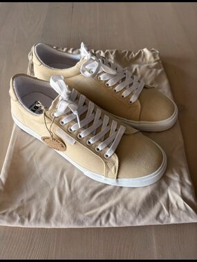 Casual Low-Top Canvas Sneakers in Light Beige